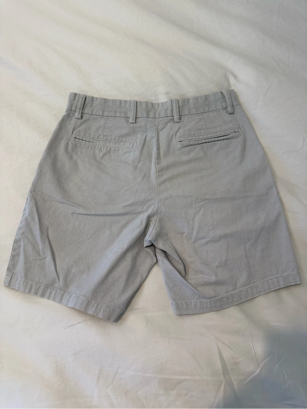 Old Navy Men's Light Gray Flat-Front Shorts